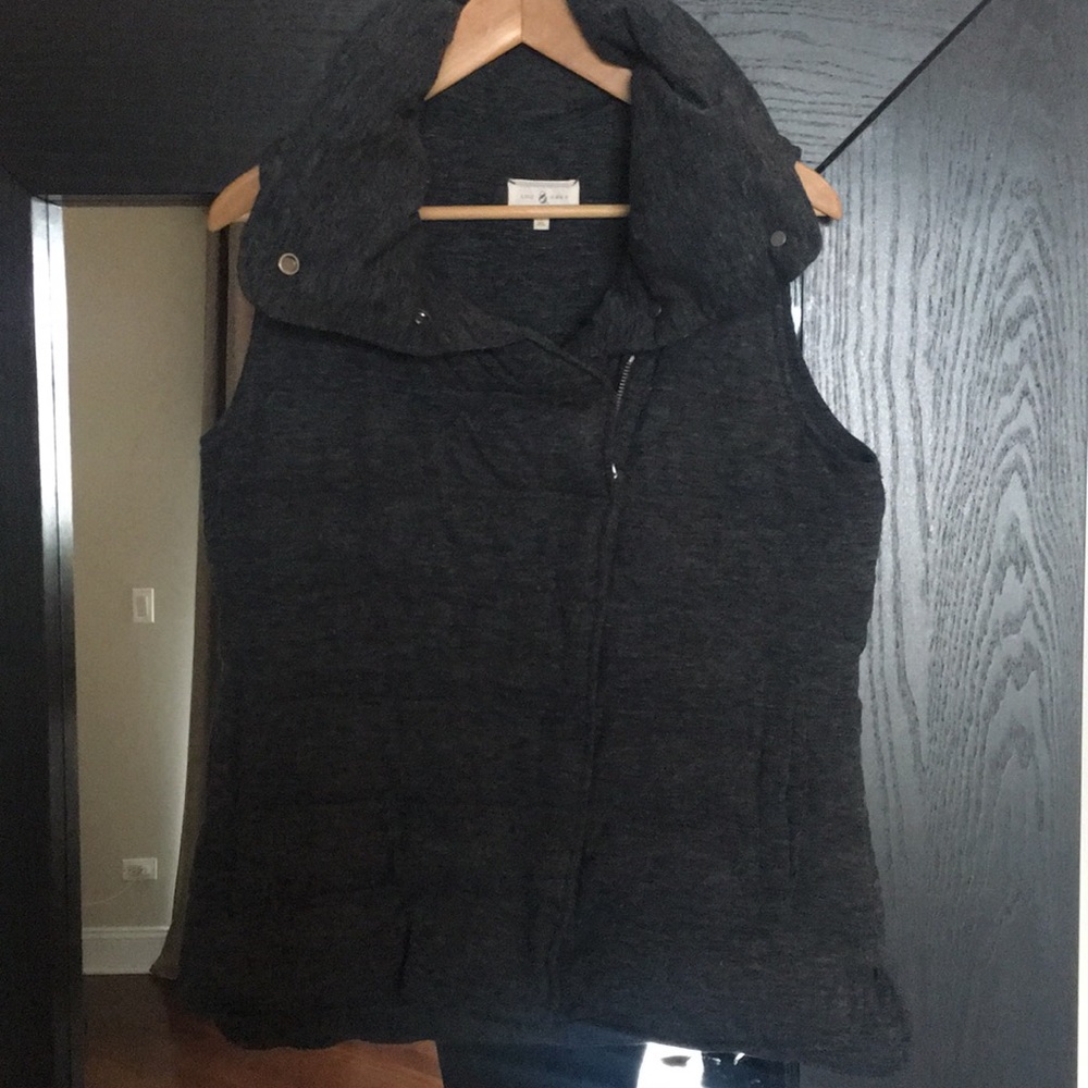 Lou & Grey Puffer Vest Charcoal Grey